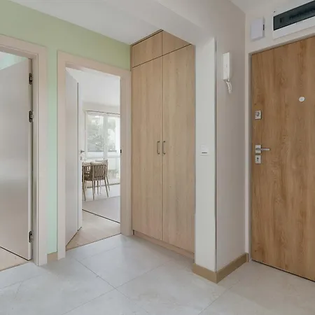 Family With Air Conditioning With 3 Bedrooms In Cracow By Renters كراكوفيا