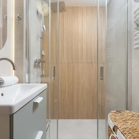 Family With Air Conditioning With 3 Bedrooms In Cracow By Renters كراكوفيا