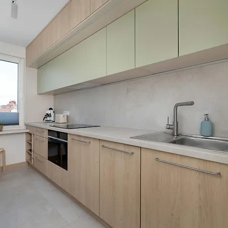 Family With Air Conditioning With 3 Bedrooms In Cracow By Renters شقة *
