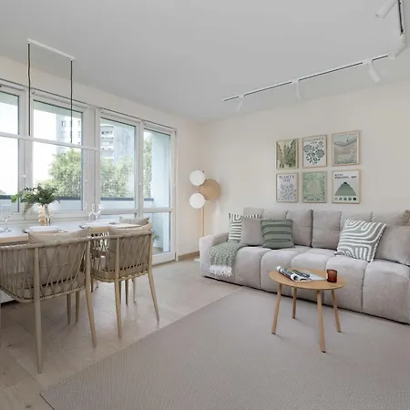 شقة Family With Air Conditioning With 3 Bedrooms In Cracow By Renters كراكوفيا