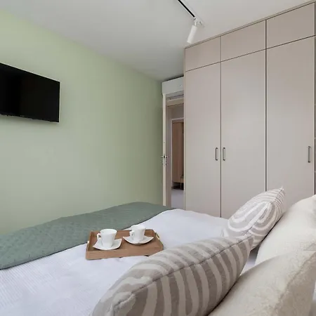 Family With Air Conditioning With 3 Bedrooms In Cracow By Renters 公寓 *
